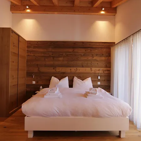 Chesa Forma 8 By アパート